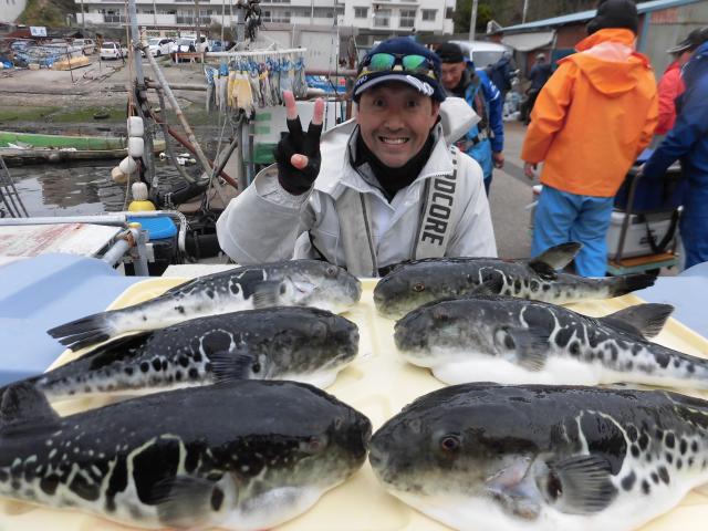 トラフグ釣り大漁です 釣り船 鴨居大室 一郎丸 東京湾 神奈川県 横須賀 三浦