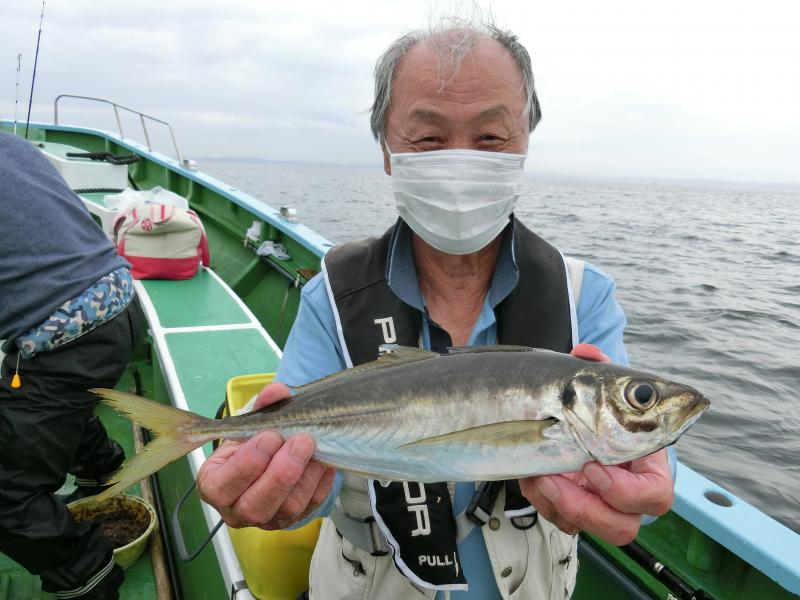 タチウオアジリレー釣り4枚目