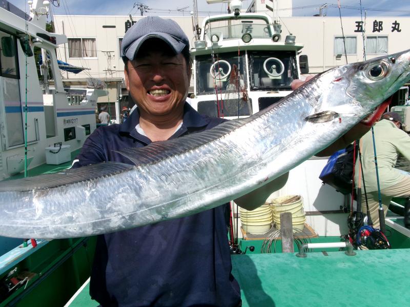 タチウオアジリレー釣り1枚目