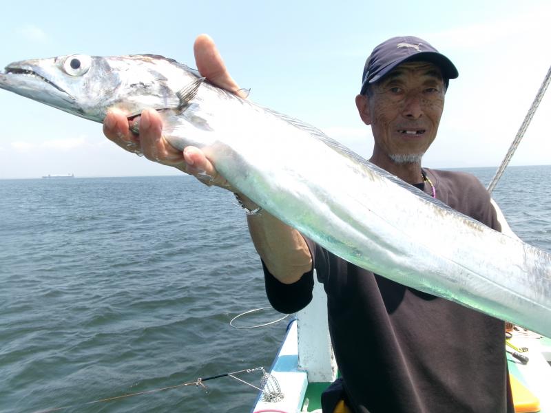 タチウオアジリレー釣り1枚目