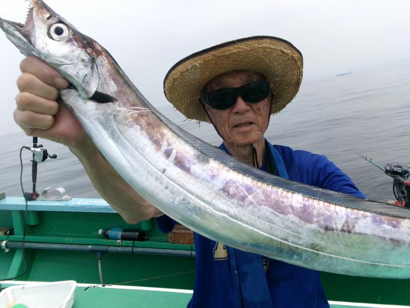 タチウオアジリレー釣り1枚目