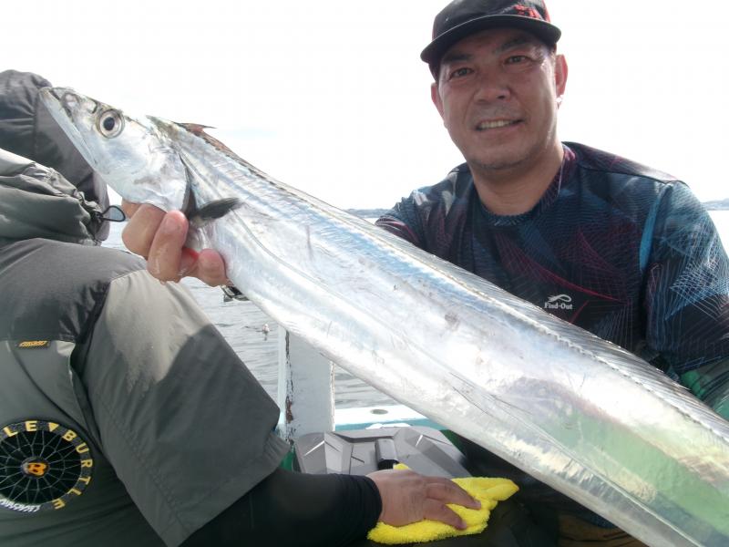 タチウオアジリレー釣り1枚目