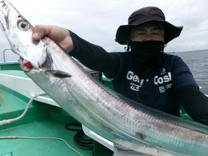 タチウオアジリレー釣り1枚目