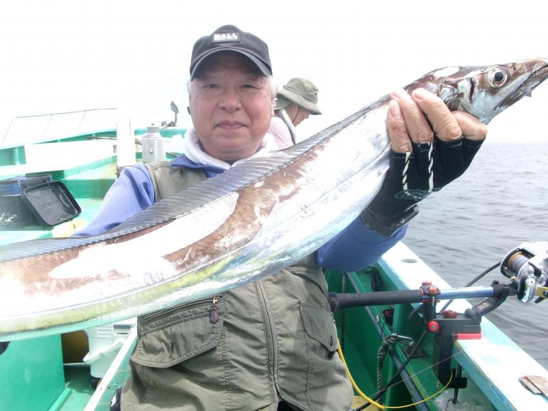 タチウオアジリレー釣り1枚目