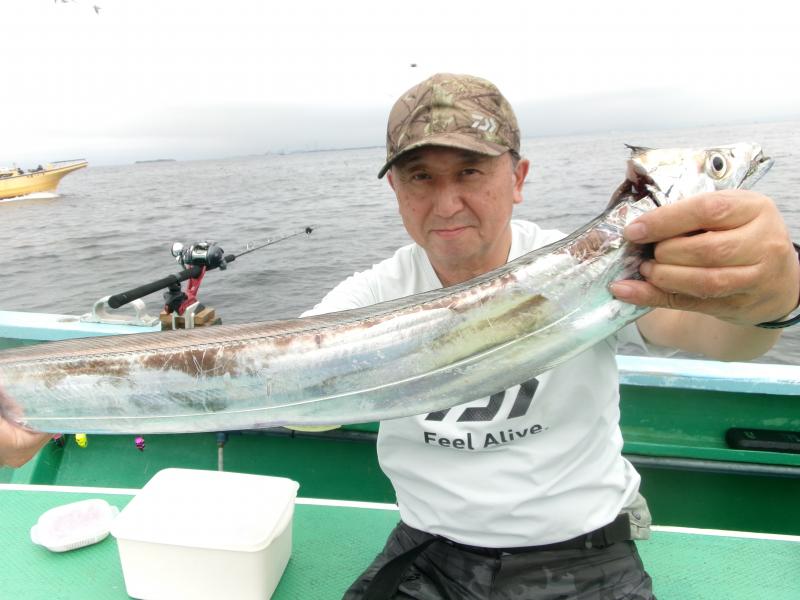 タチウオアジリレー釣り4枚目